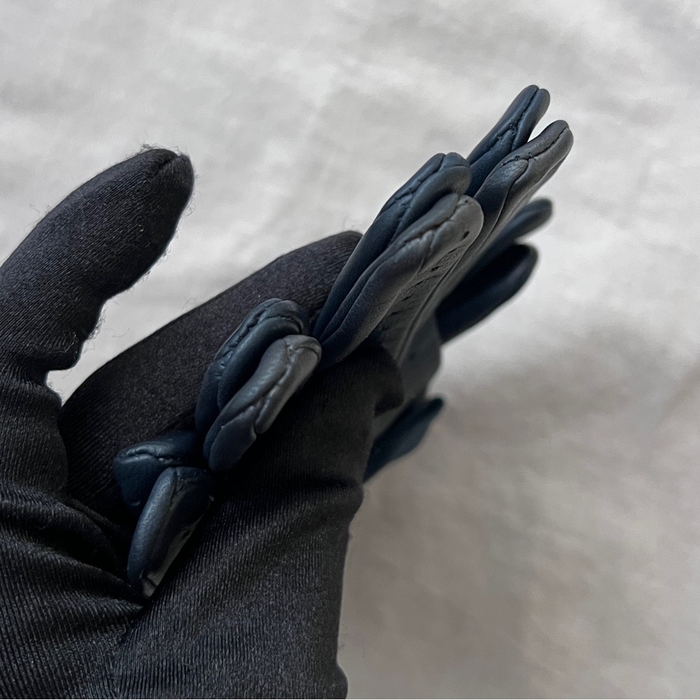 Auth Chanel Classic CC Logo Bow Dark Navy Leather Gloves - Size 7 (XS) - Picture 9 of 13